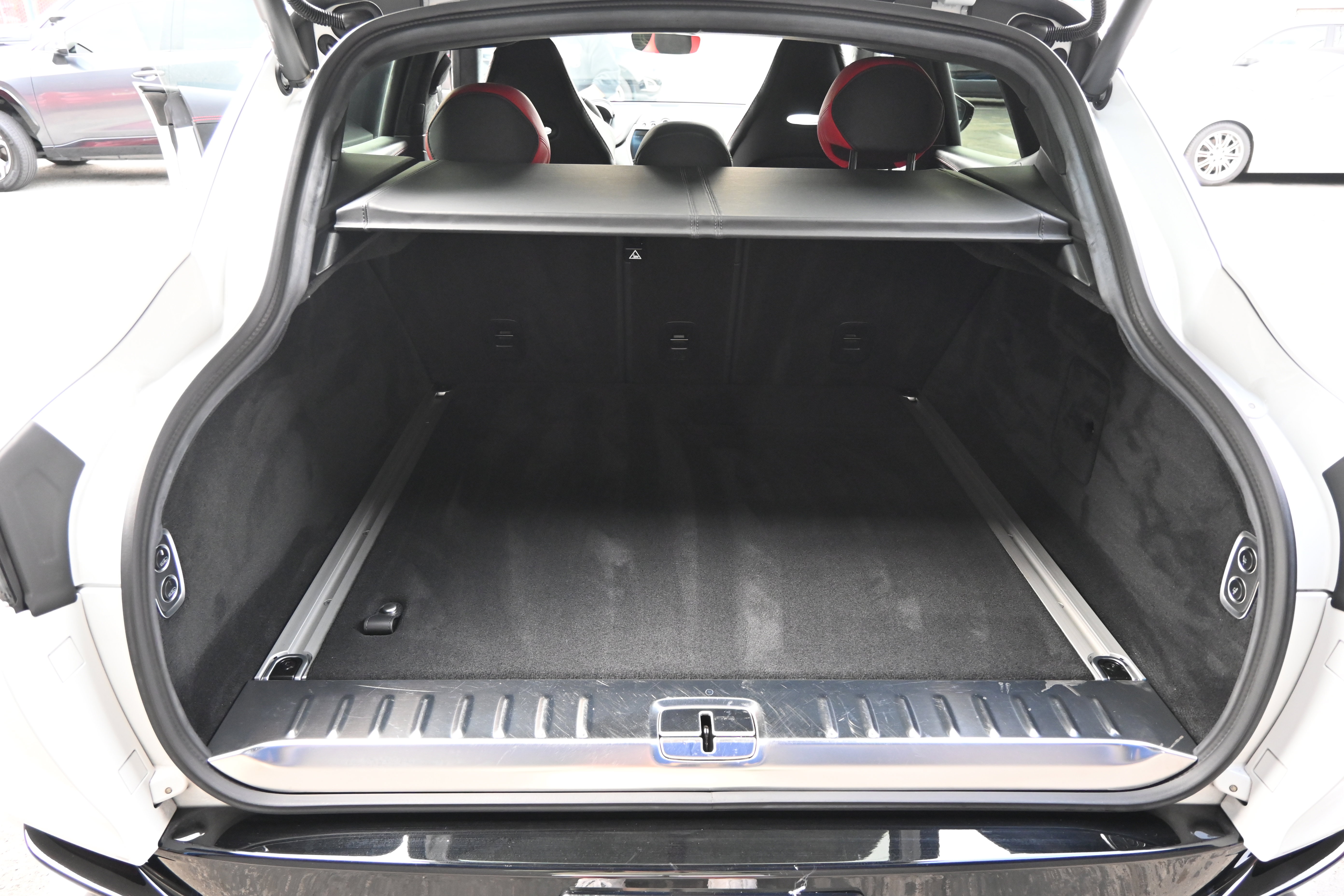 Used 2022 Aston Martin DBX AWD/4WD image 51