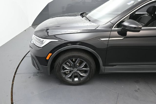 Used 2023 Volkswagen Tiguan SE FWD image 9