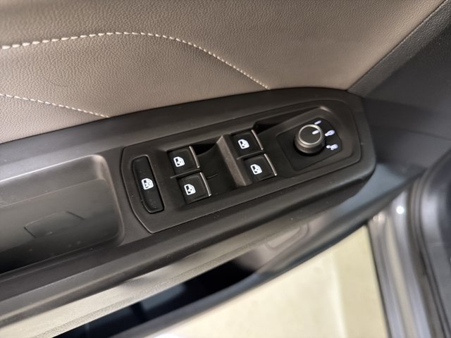 Used 2022 Volkswagen Atlas Cross Sport SE FWD image 19