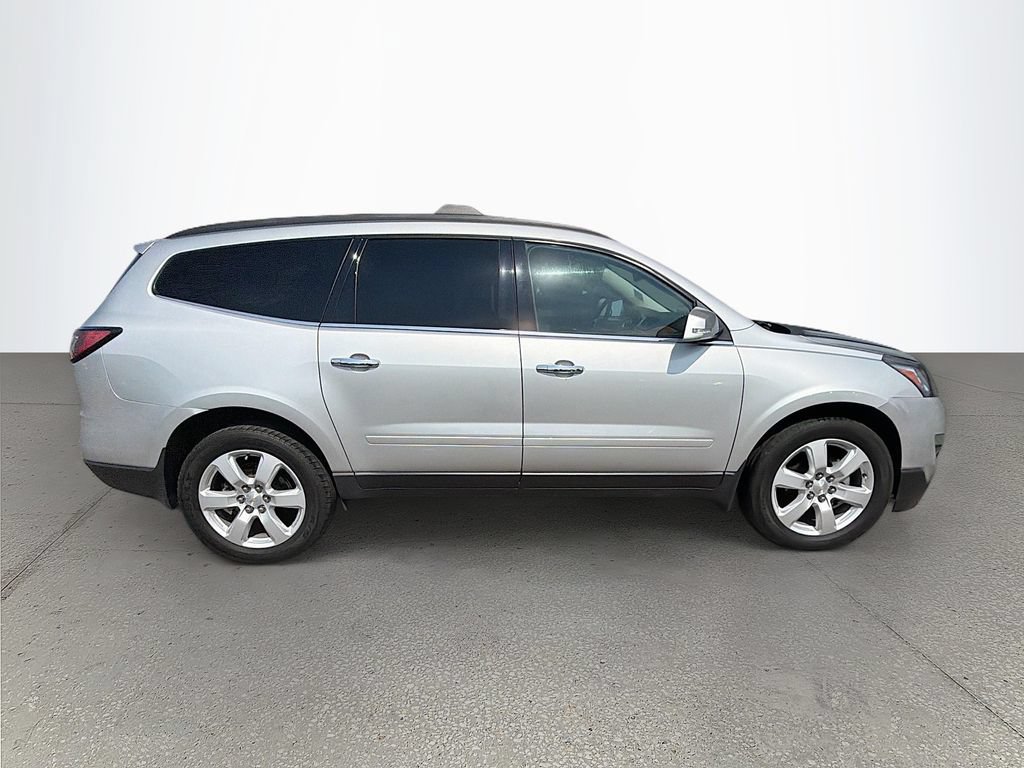 Used 2017 Chevrolet Traverse LT w/ Style and Technology Package FWD image 3