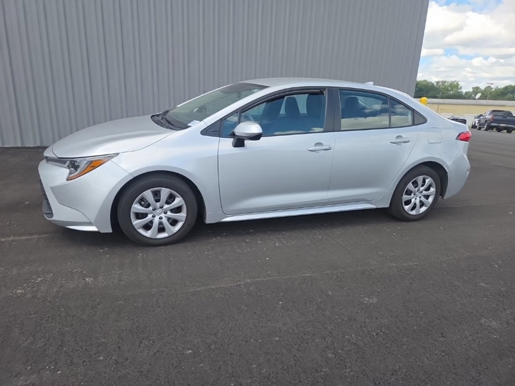 Used 2025 Toyota Corolla LE FWD image 6