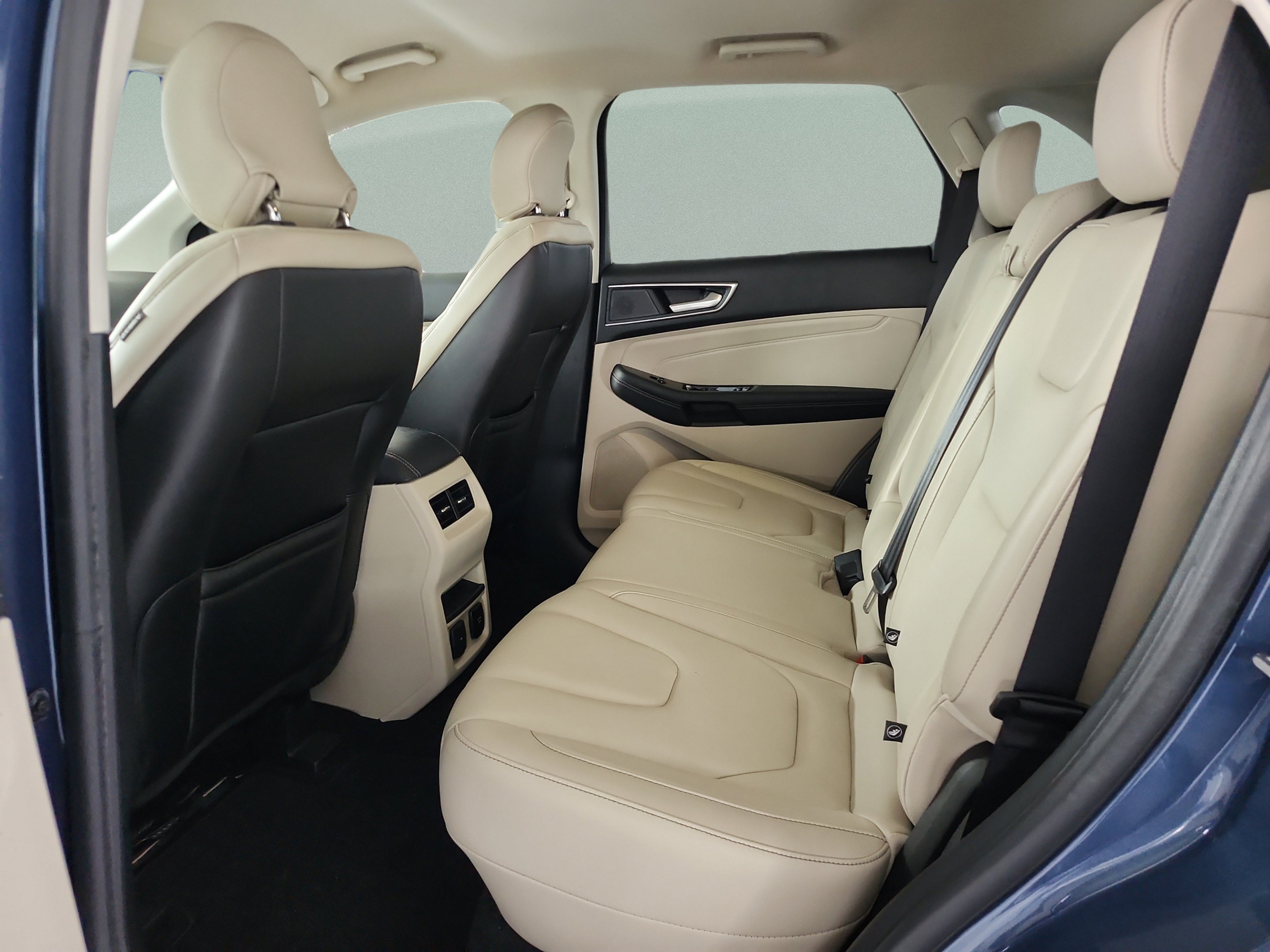 Used 2019 Ford Edge Titanium w/ Cold Weather Package AWD/4WD image 17