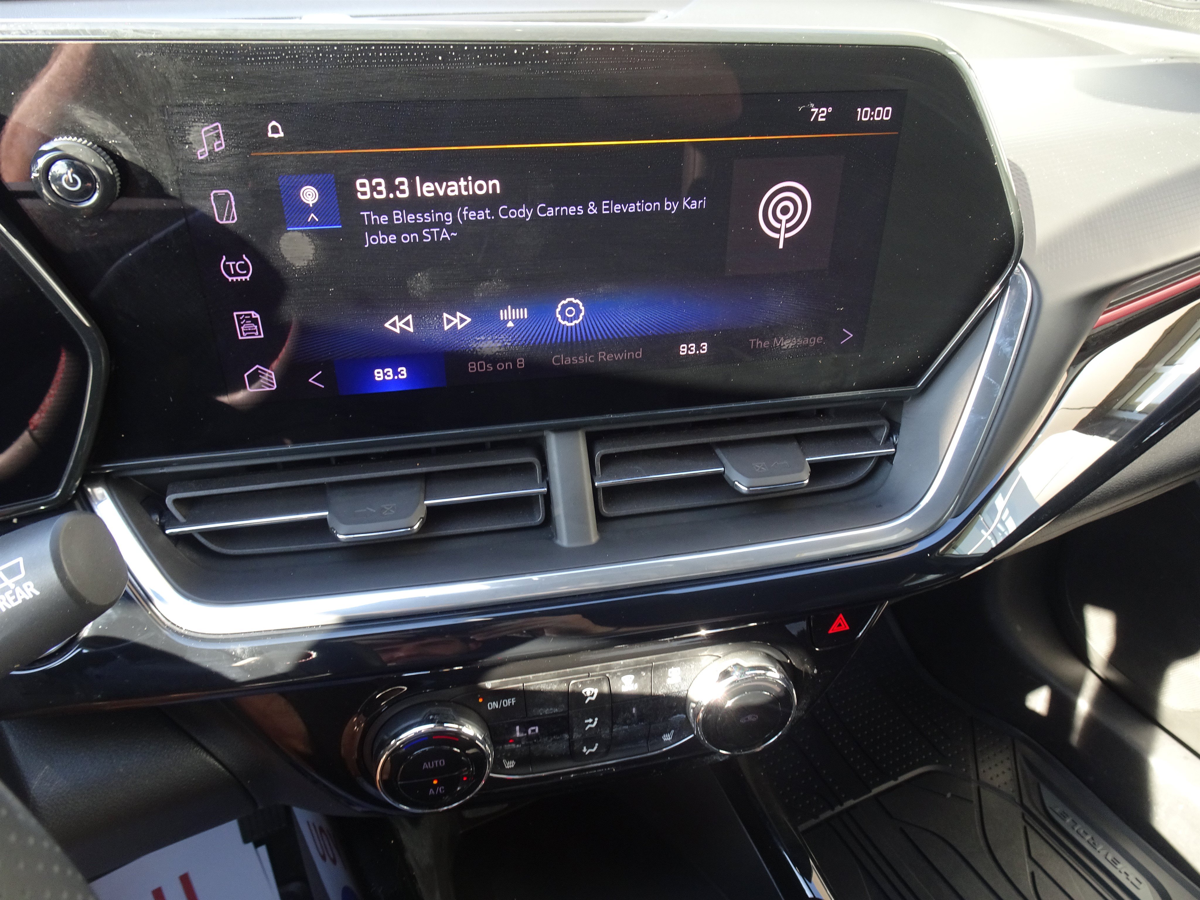 Used 2025 Chevrolet Trax RS w/ Driver Confidence Package FWD image 18