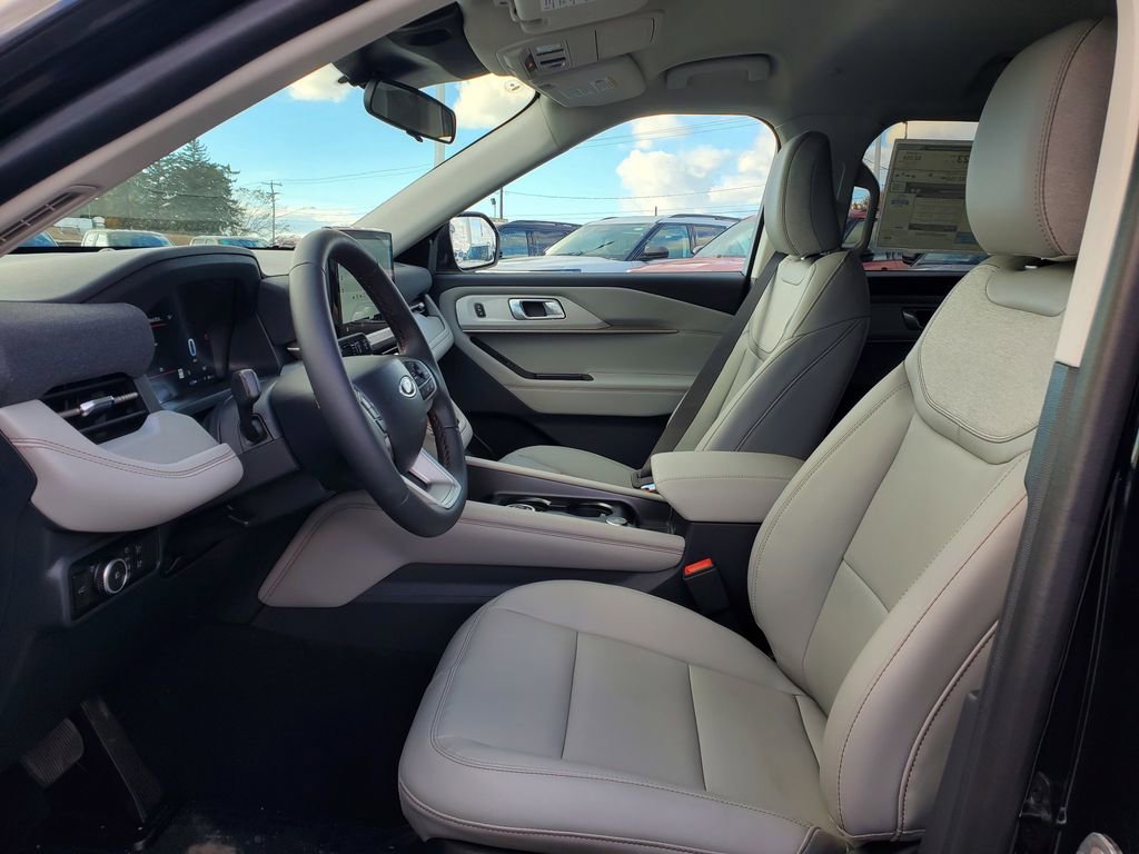 New 2026 Ford Explorer Active w/ Active Comfort Package image 8