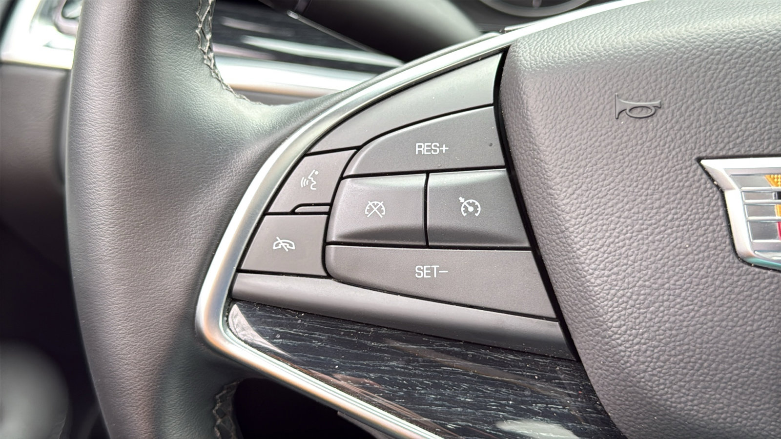 Certified 2025 Cadillac XT5 Premium Luxury image 16