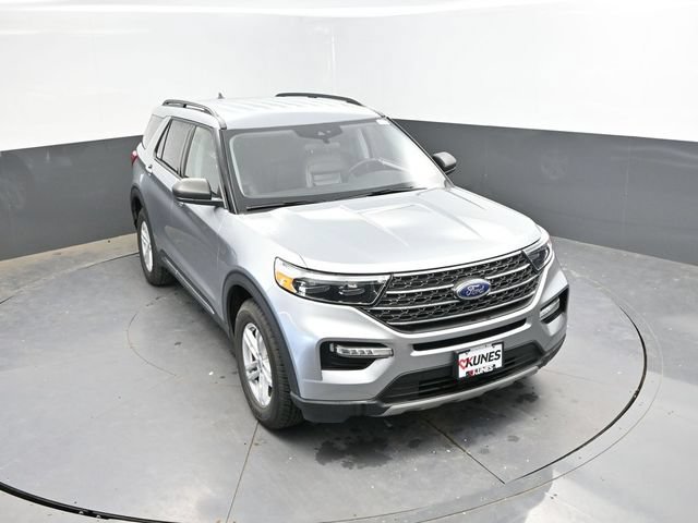 Used 2024 Ford Explorer XLT w/ Equipment Group 202A AWD/4WD image 38