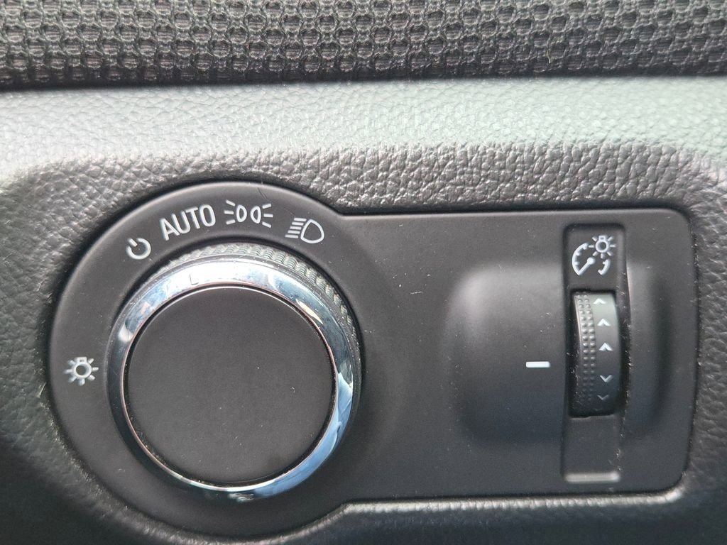 Used 2016 Chevrolet Cruze LT FWD image 16