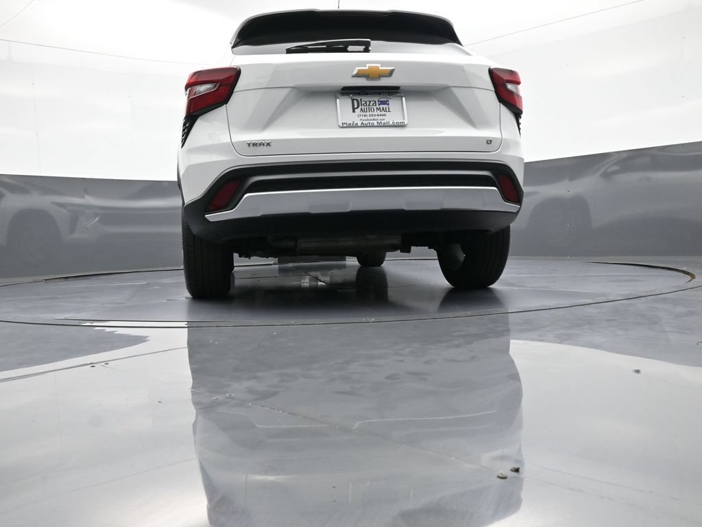Used 2025 Chevrolet Trax LT w/ LT Convenience Package FWD image 30