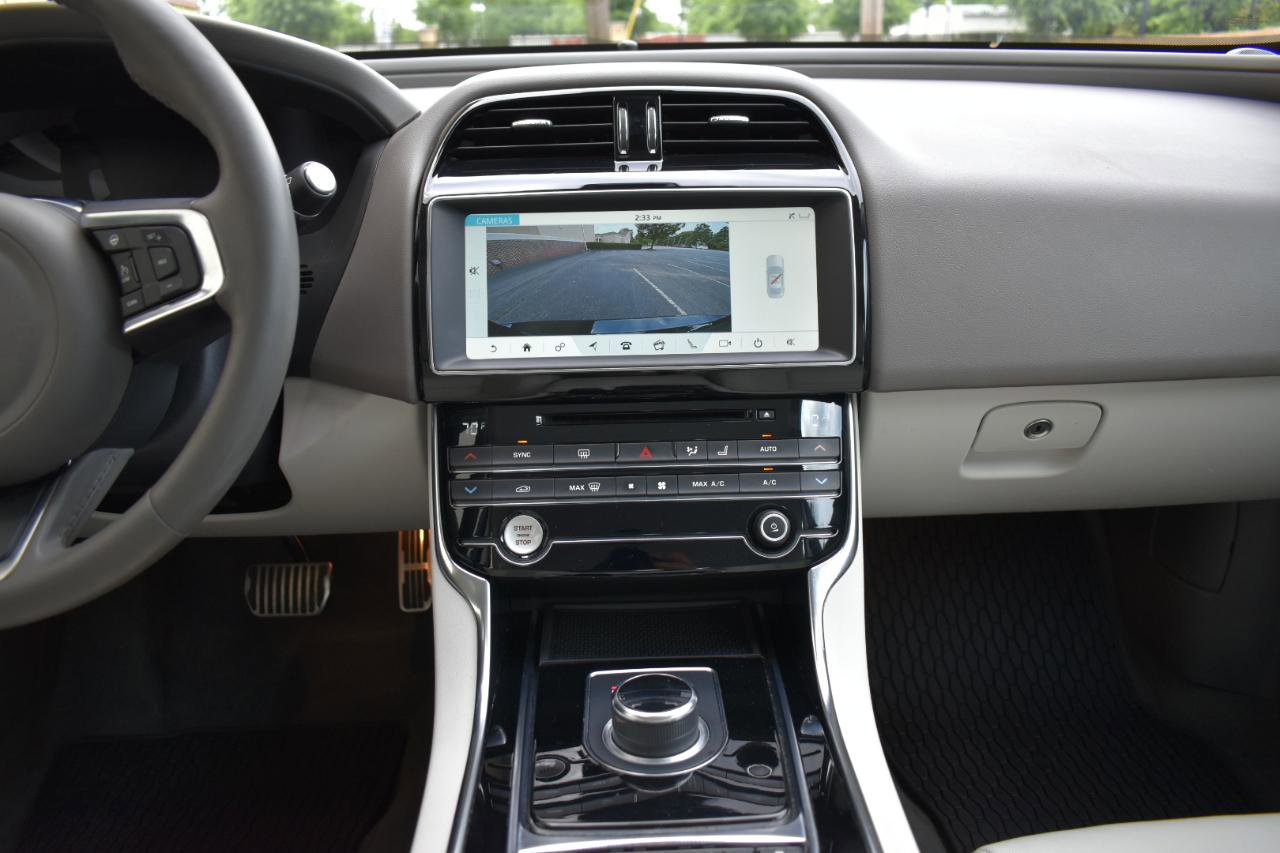 Used 2019 Jaguar XE Prestige RWD image 18