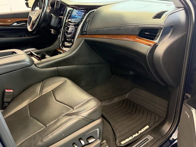 Used 2018 Cadillac Escalade ESV Luxury RWD image 13