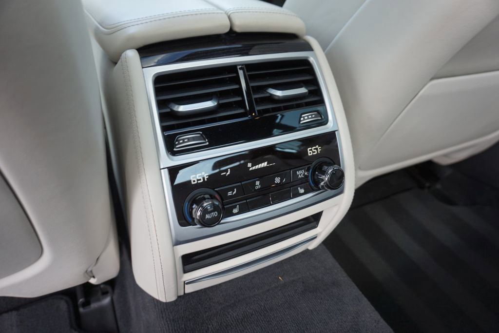 Used 2019 BMW 750i w/ Executive Package image 22