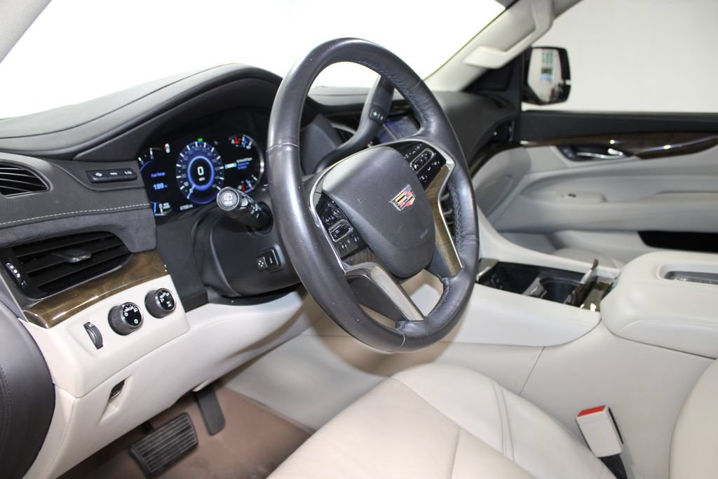 Used 2020 Cadillac Escalade Premium Luxury AWD/4WD image 17