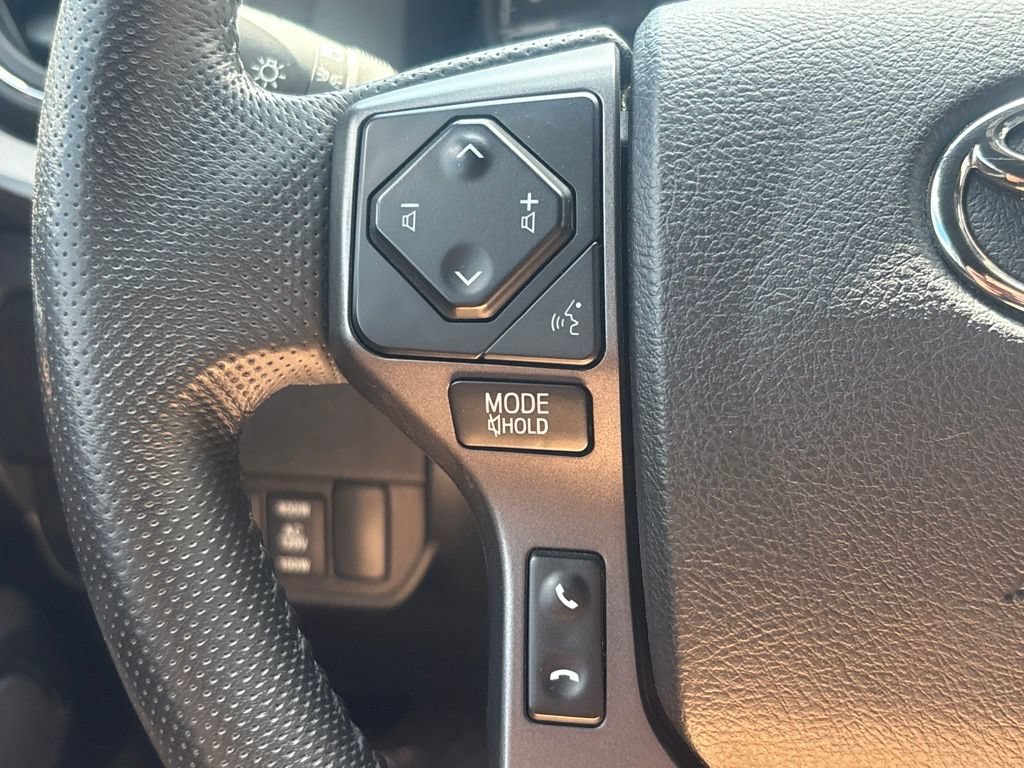 Used 2022 Toyota Tacoma TRD Off-Road AWD/4WD image 21