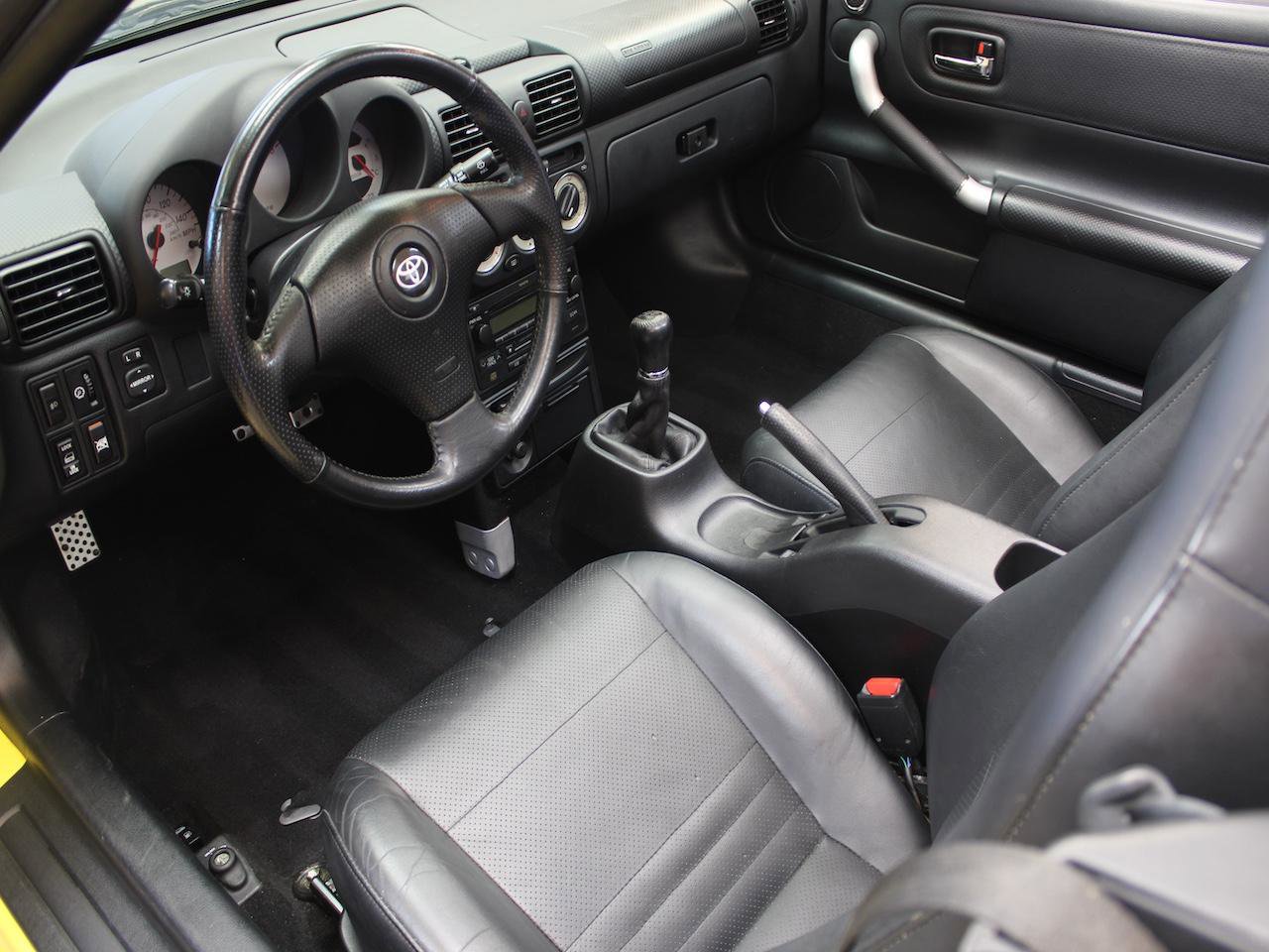 Used 2004 Toyota MR2 RWD image 26