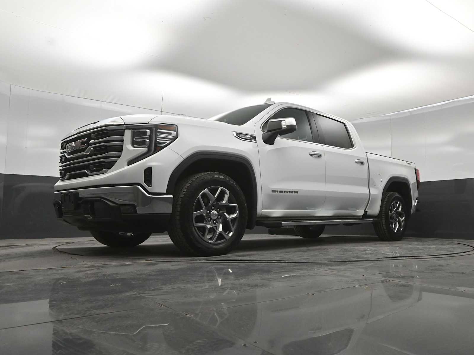 Used 2023 GMC Sierra 1500 SLT w/ SLT Premium Package AWD/4WD image 39