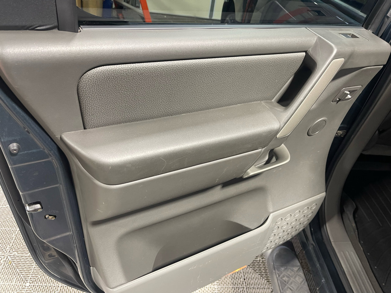 Used 2006 Nissan Titan LE w/ (R02) LE Off-Road Pkg image 29