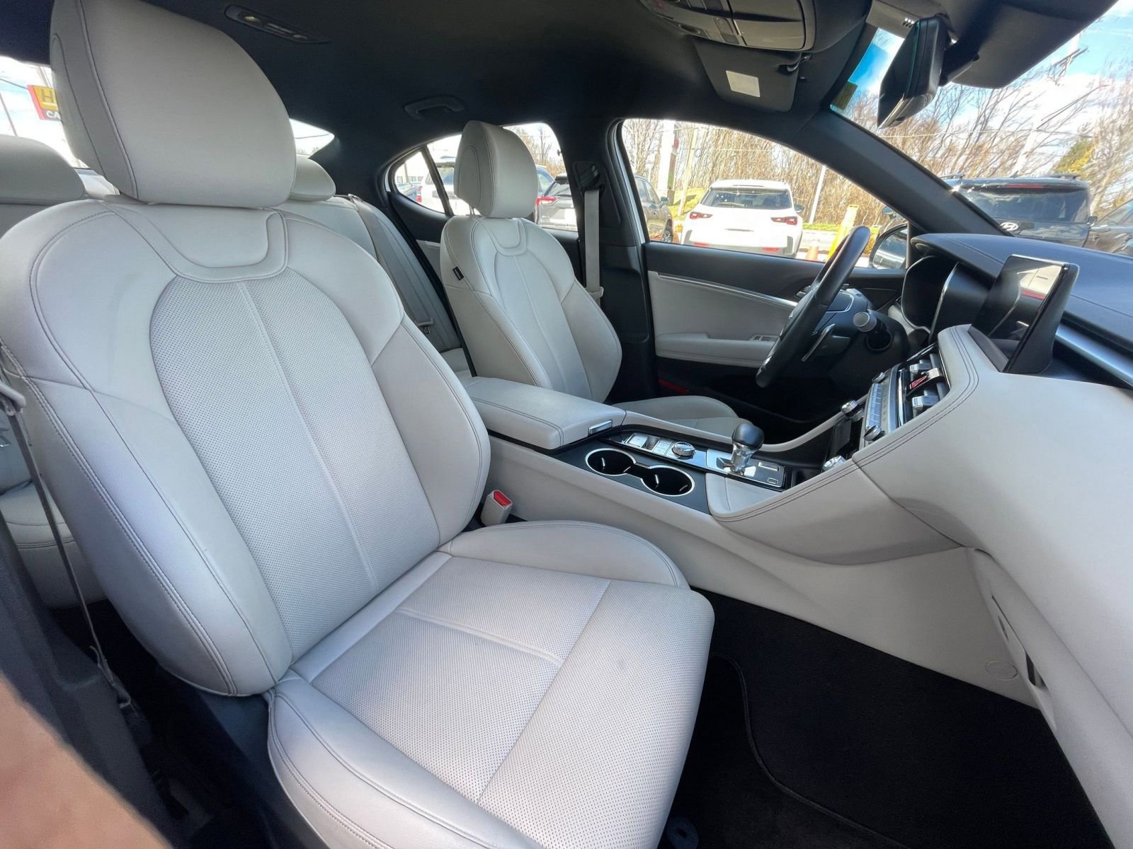 Used 2025 Genesis G70 2.5T image 38