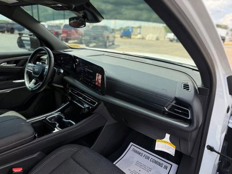 Used 2024 Chevrolet Traverse LS image 32