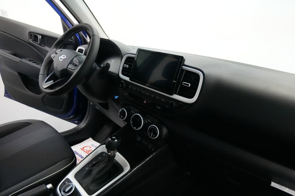 New 2025 Hyundai Venue Limited image 31