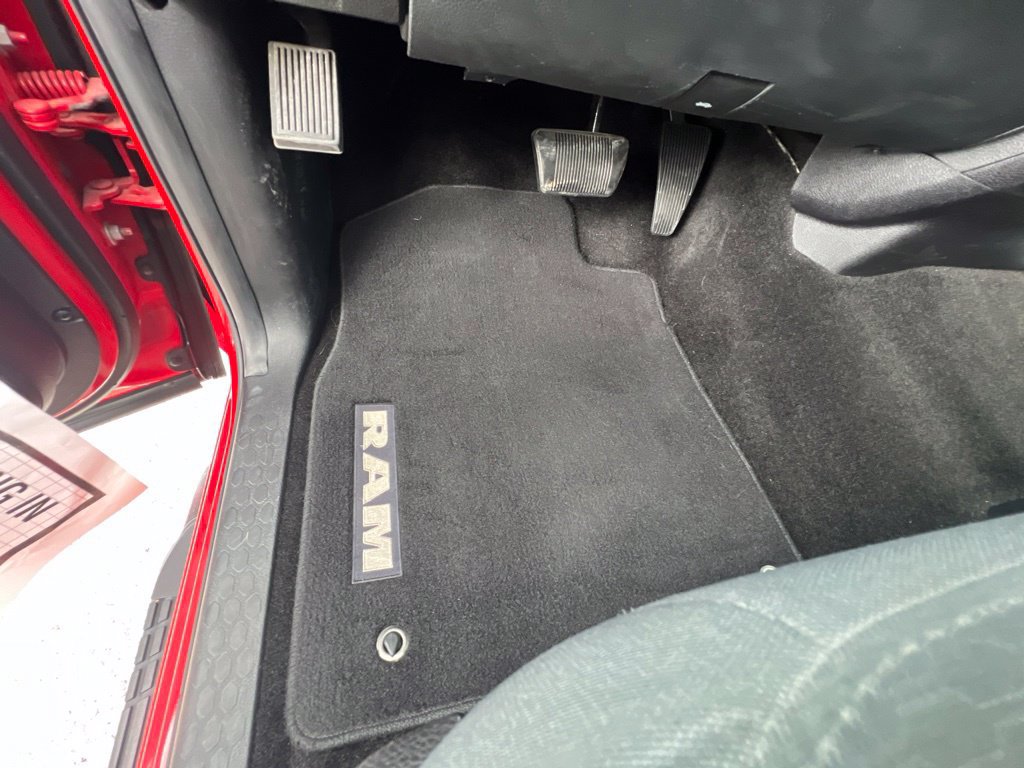 Used 2015 RAM 1500 Express RWD image 32
