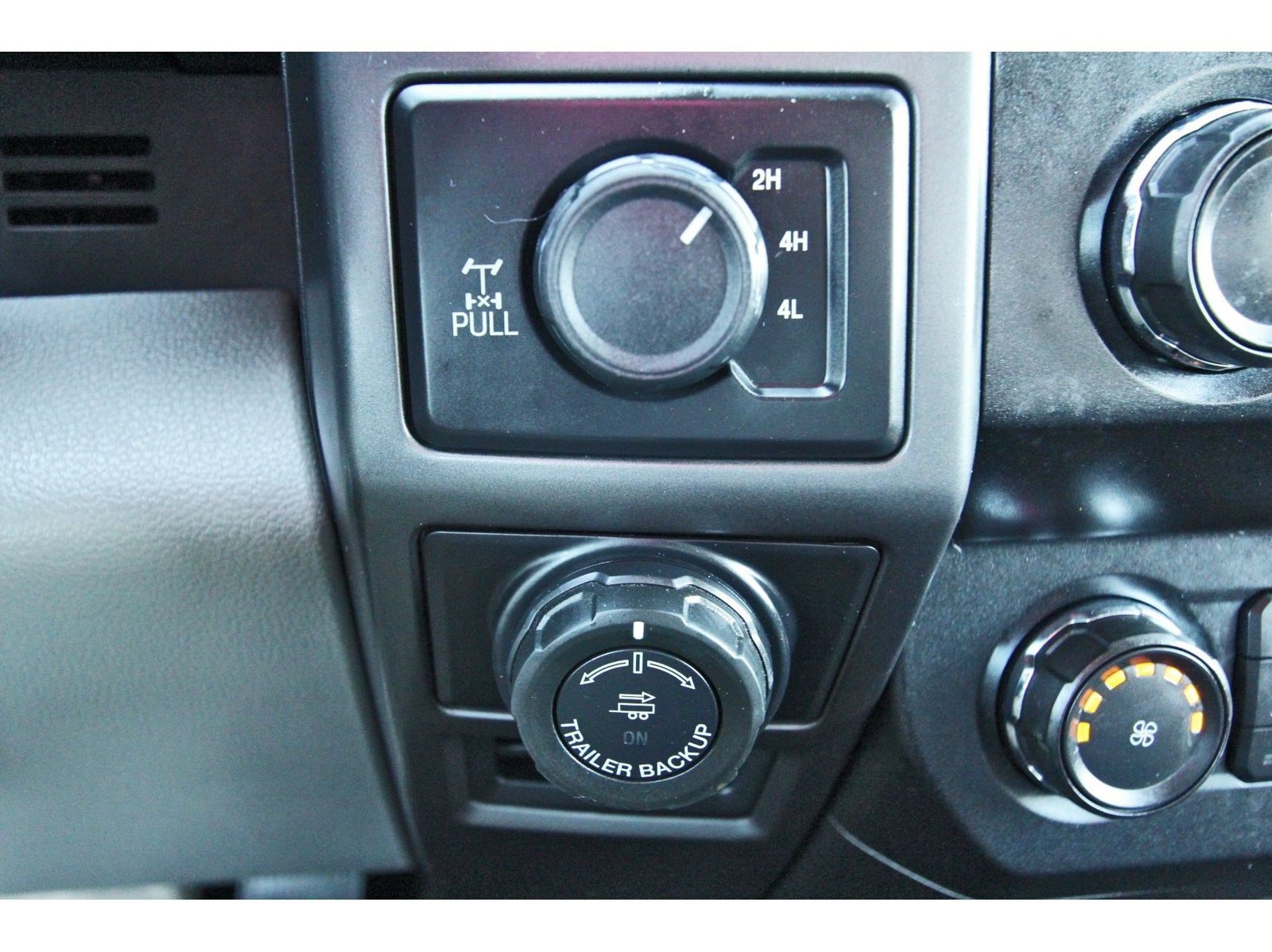Used 2019 Ford F150 XLT w/ Equipment Group 302A Luxury AWD/4WD image 28