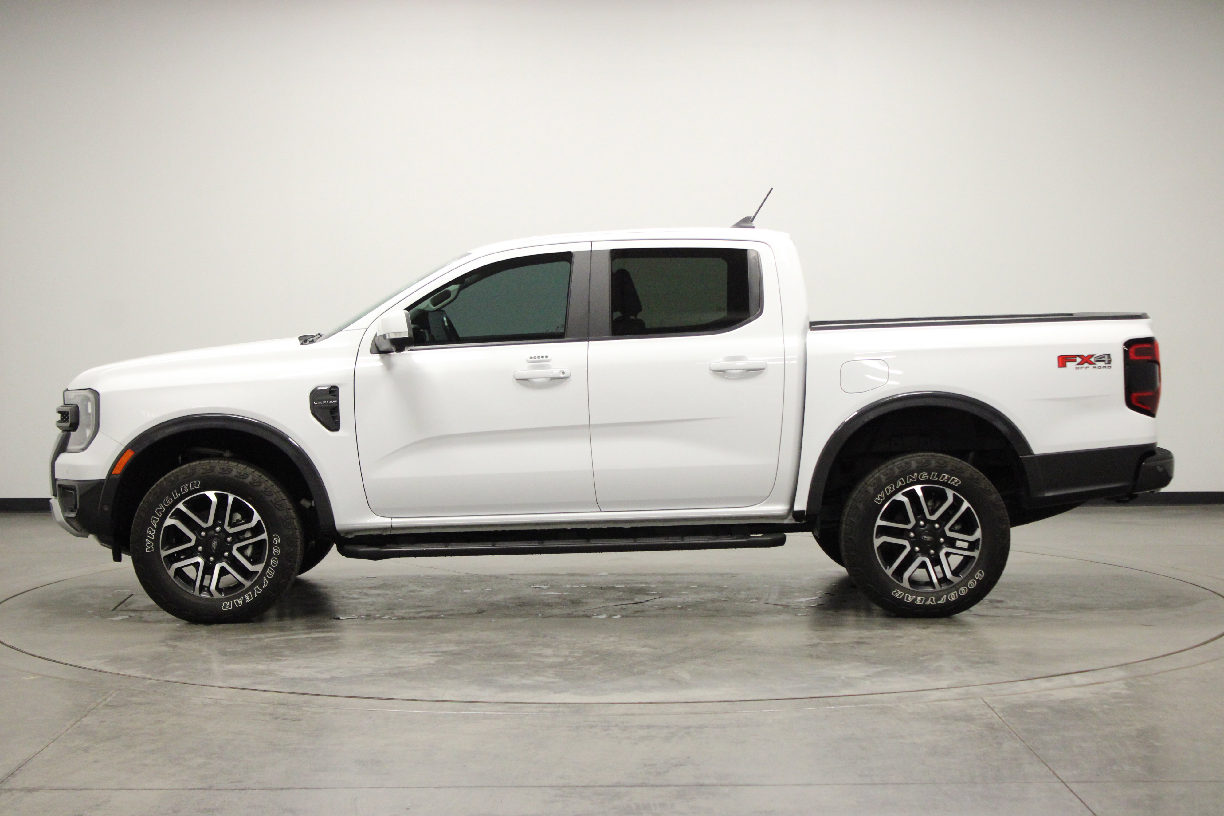 Used 2024 Ford Ranger Lariat w/ FX4 Off-Road Package image 5