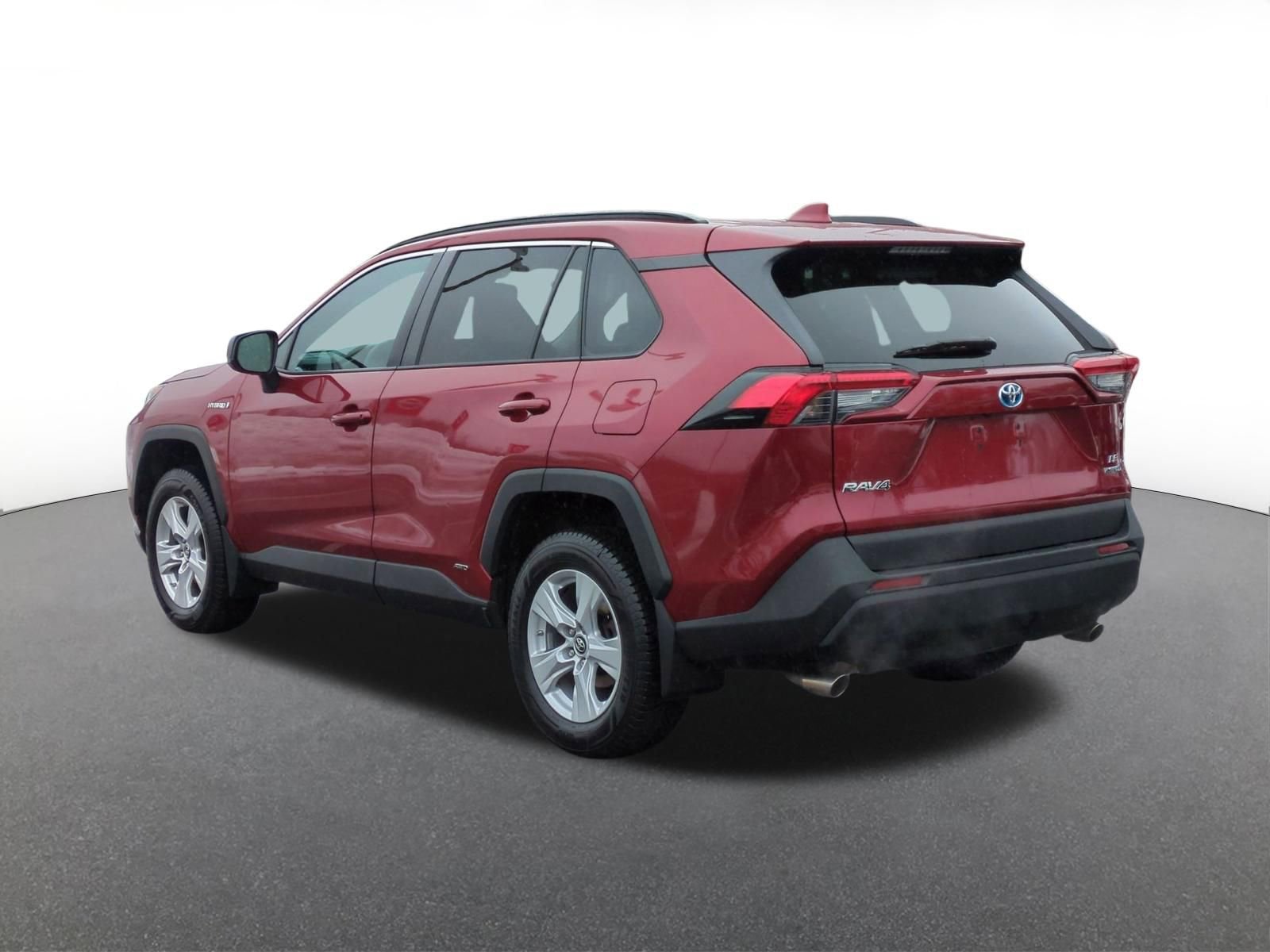 Used 2021 Toyota RAV4 LE AWD/4WD image 4