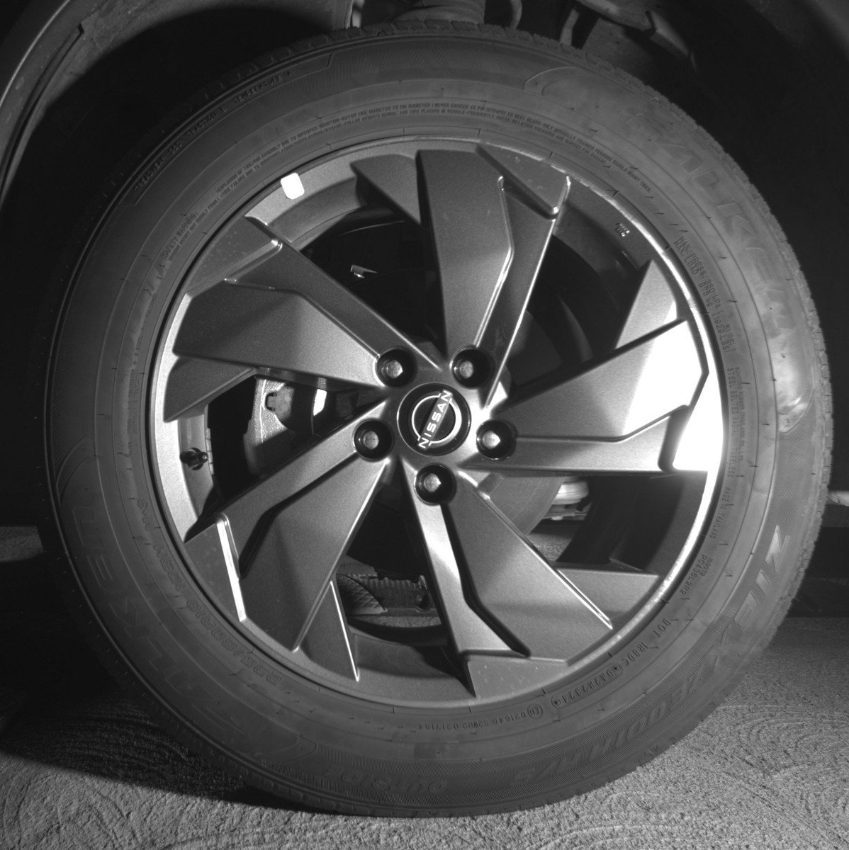 Used 2025 Nissan Rogue SV image 12