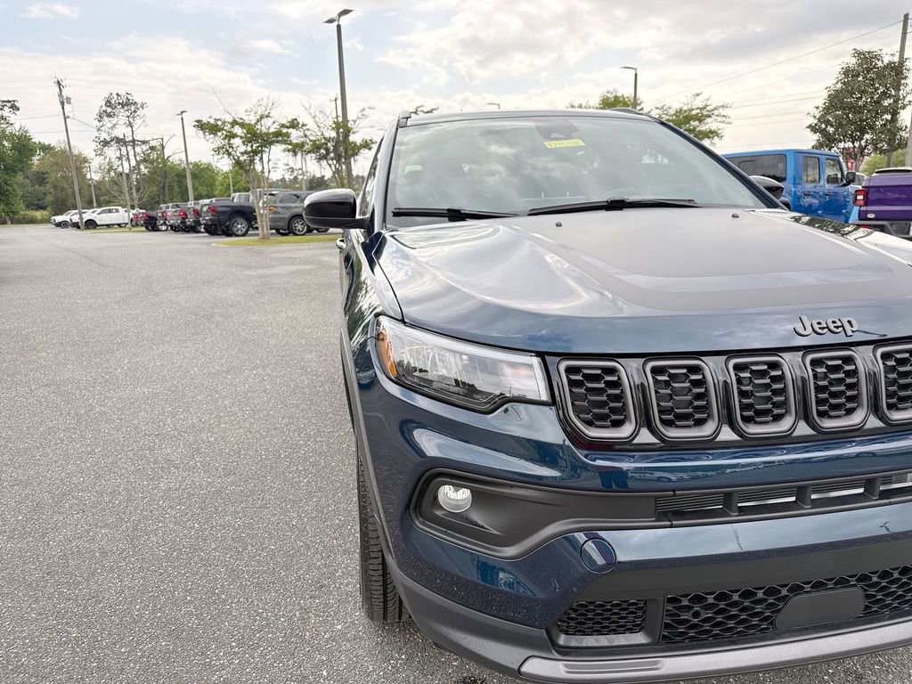 New 2026 Jeep Compass Latitude image 9