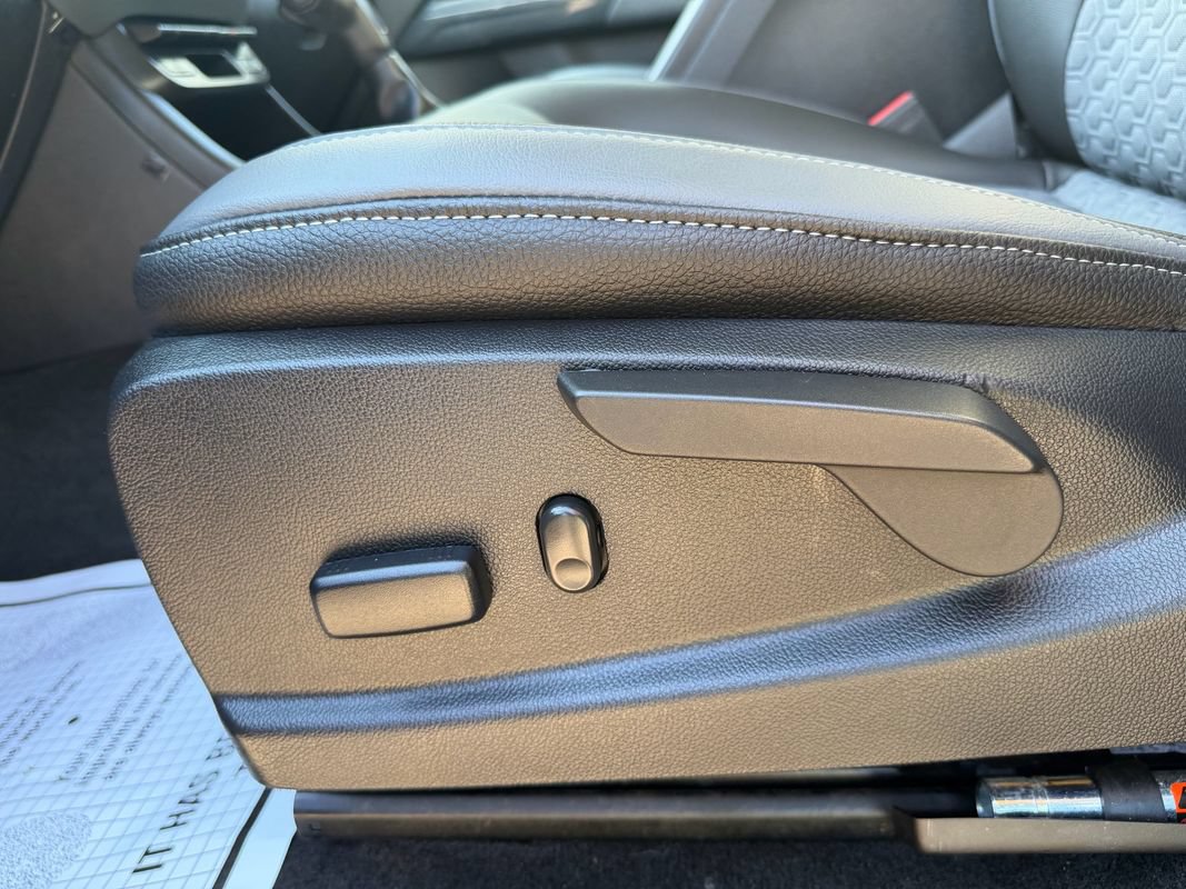 Used 2018 Chevrolet Colorado Z71 AWD/4WD image 14