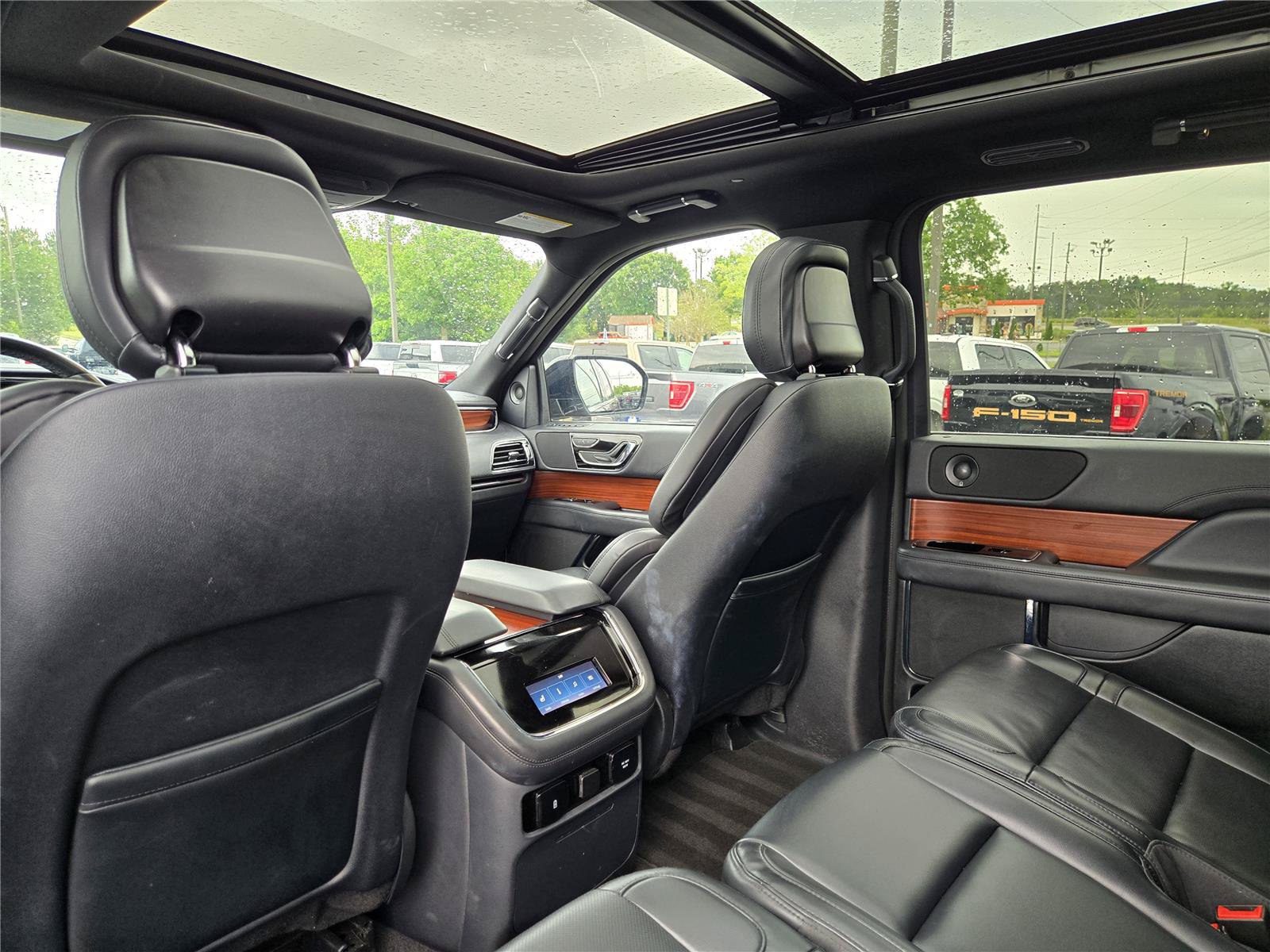 Used 2024 Lincoln Navigator Premiere AWD/4WD image 17
