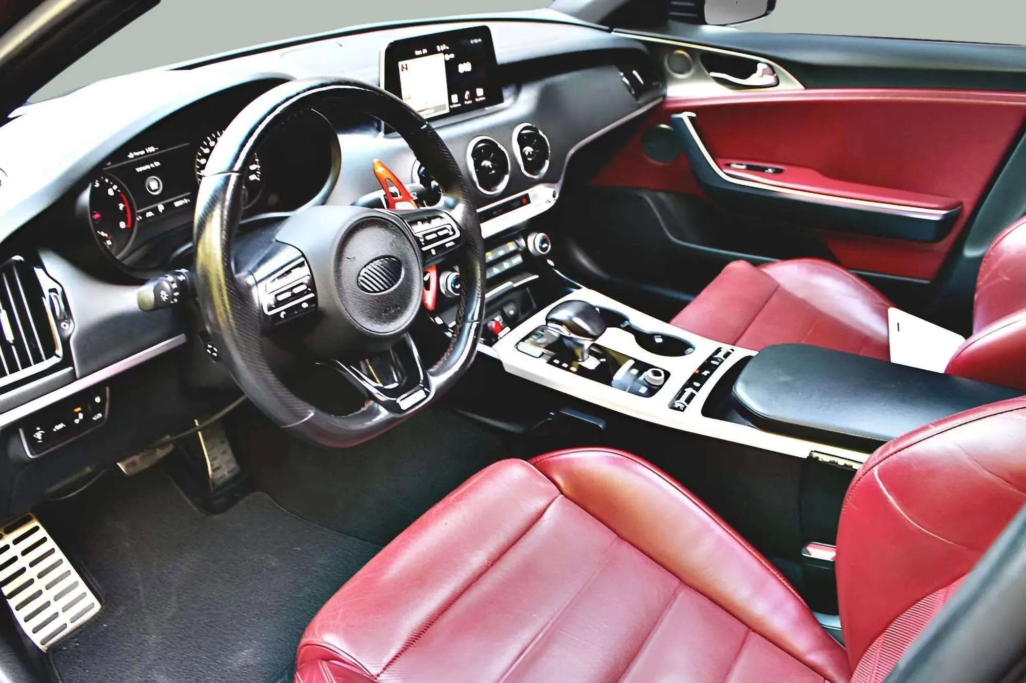 Used 2018 Kia Stinger GT2 image 9