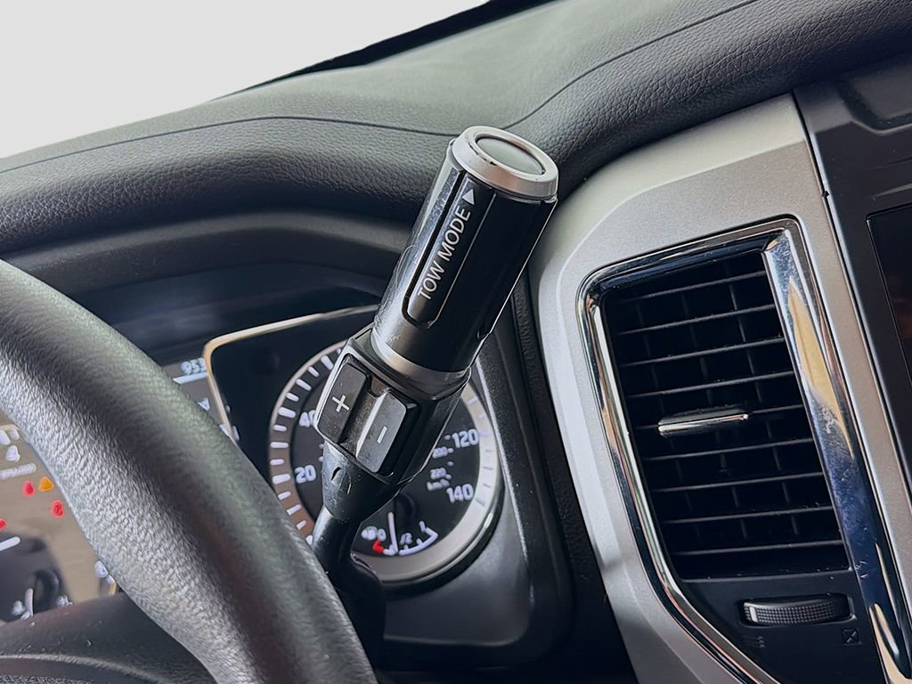 Used 2017 Nissan Titan SV image 27