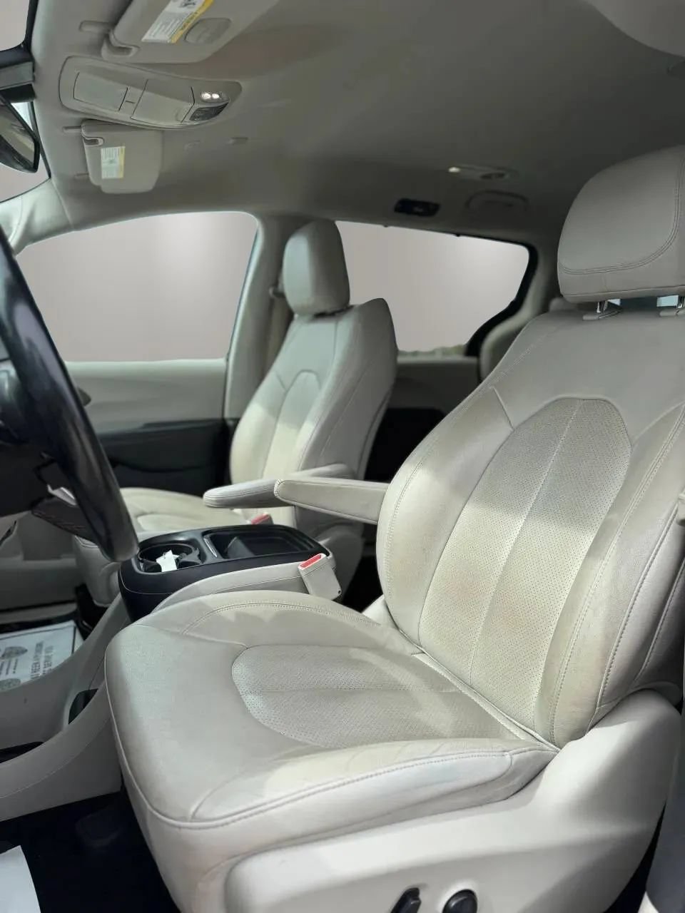 Used 2019 Chrysler Pacifica Touring-L FWD image 11