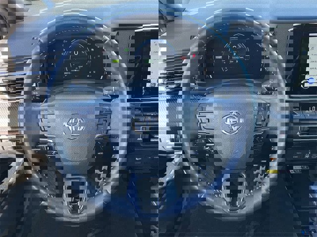 Used 2025 Toyota Camry SE image 13