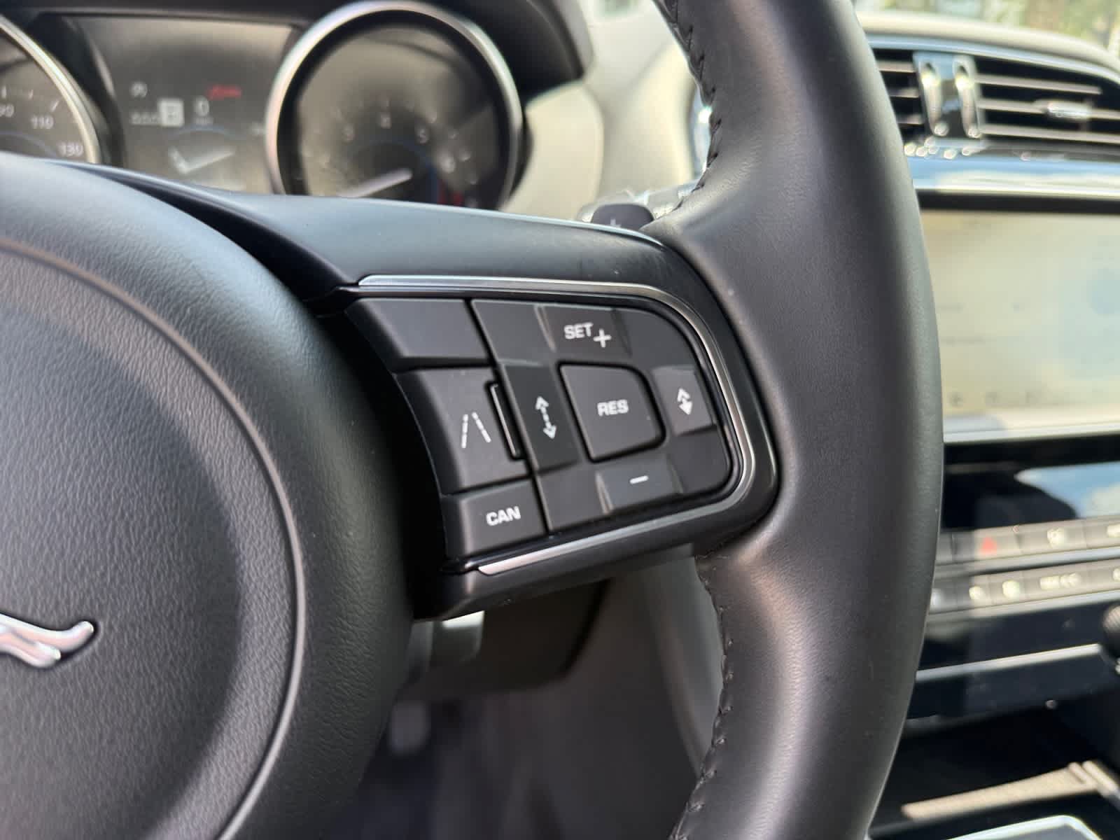 Used 2020 Jaguar F-PACE Premium AWD/4WD image 23