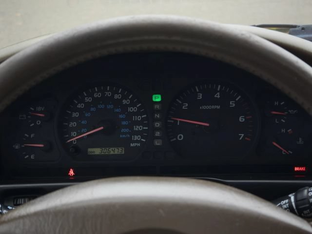 Used 2002 Toyota Land Cruiser AWD/4WD image 22