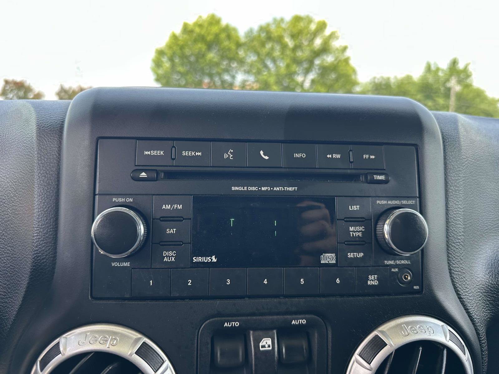 Used 2015 Jeep Wrangler Sahara w/ Connectivity Group AWD/4WD image 9