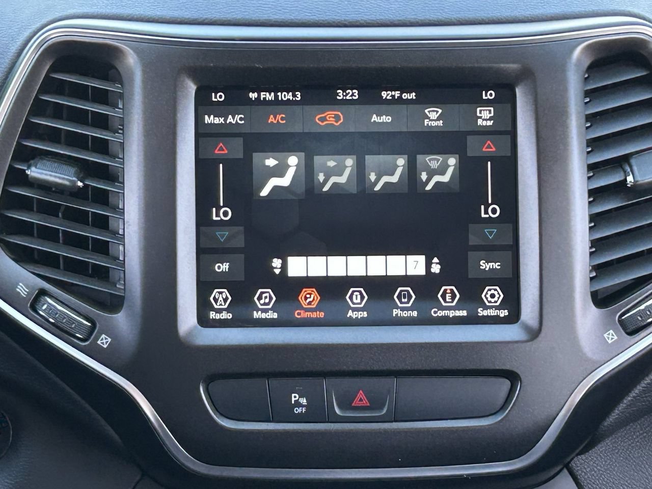 Used 2019 Jeep Cherokee Trailhawk w/ Comfort/Convenience Group AWD/4WD image 47