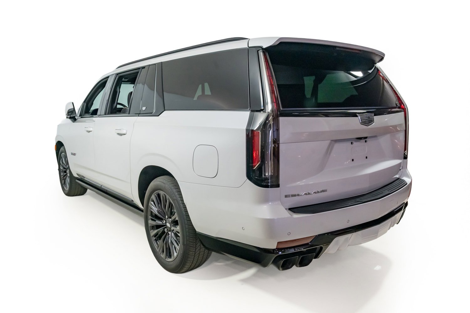 Used 2024 Cadillac Escalade ESV V w/ LPO, ONYX Package AWD/4WD image 4