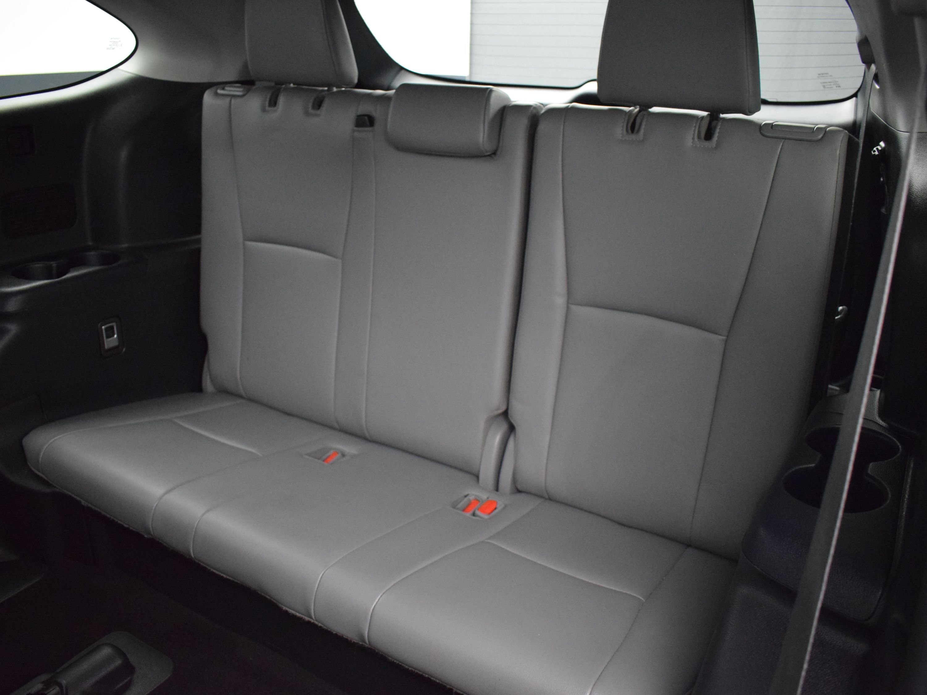 Used 2022 Toyota Highlander XLE AWD/4WD image 14