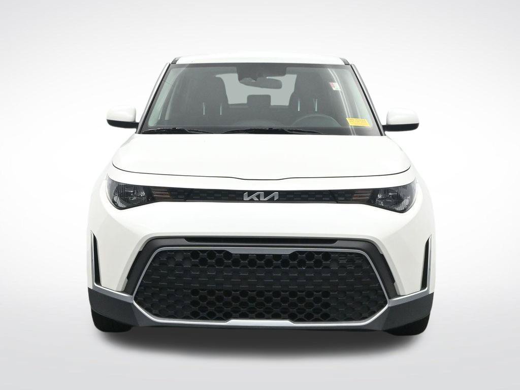 Used 2023 Kia Soul LX w/ Option Group 015 FWD image 2