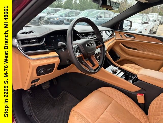 Used 2024 Jeep Grand Cherokee Summit AWD/4WD image 15