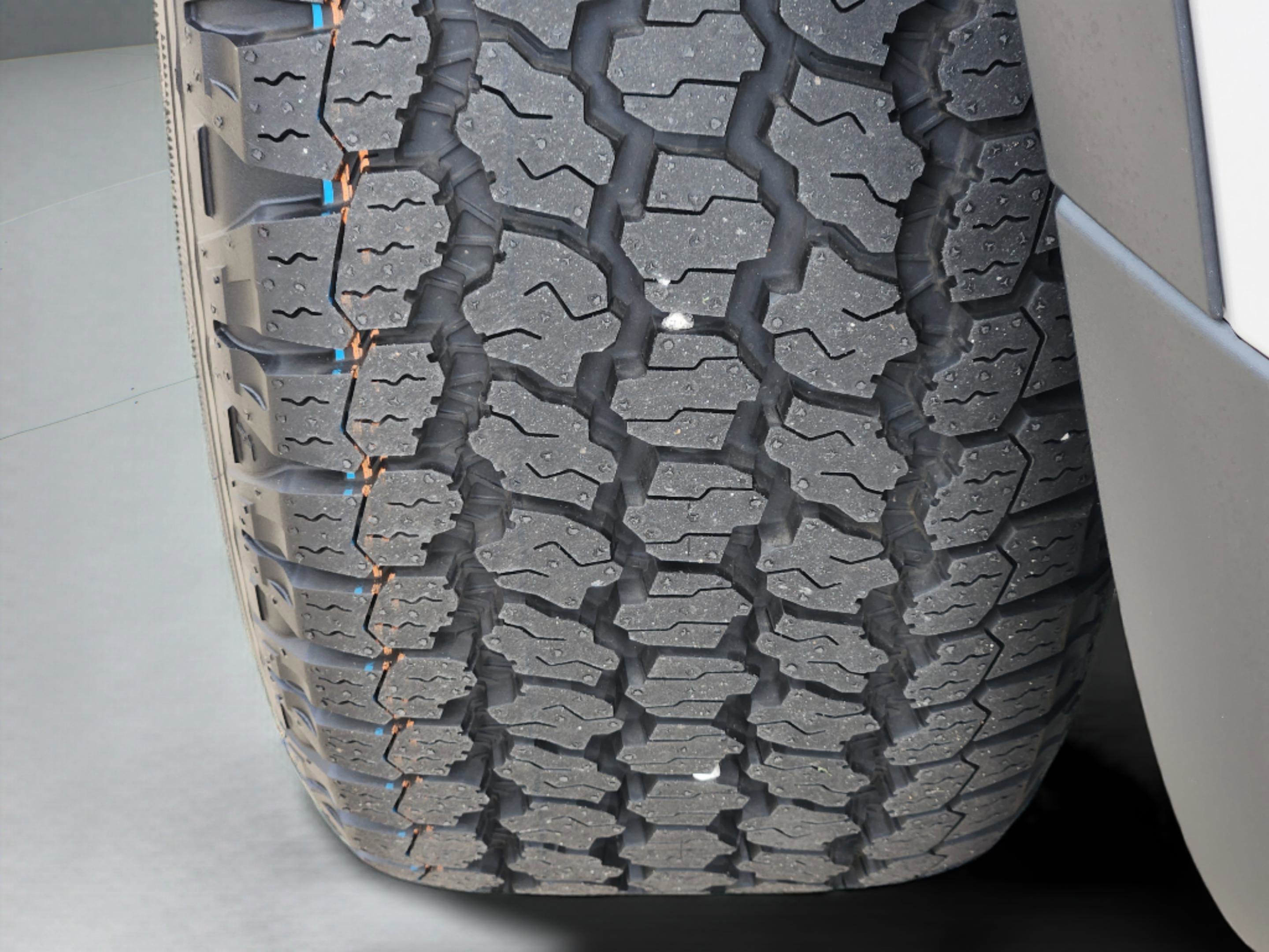 New 2026 Land Rover Defender 110 S AWD/4WD image 33