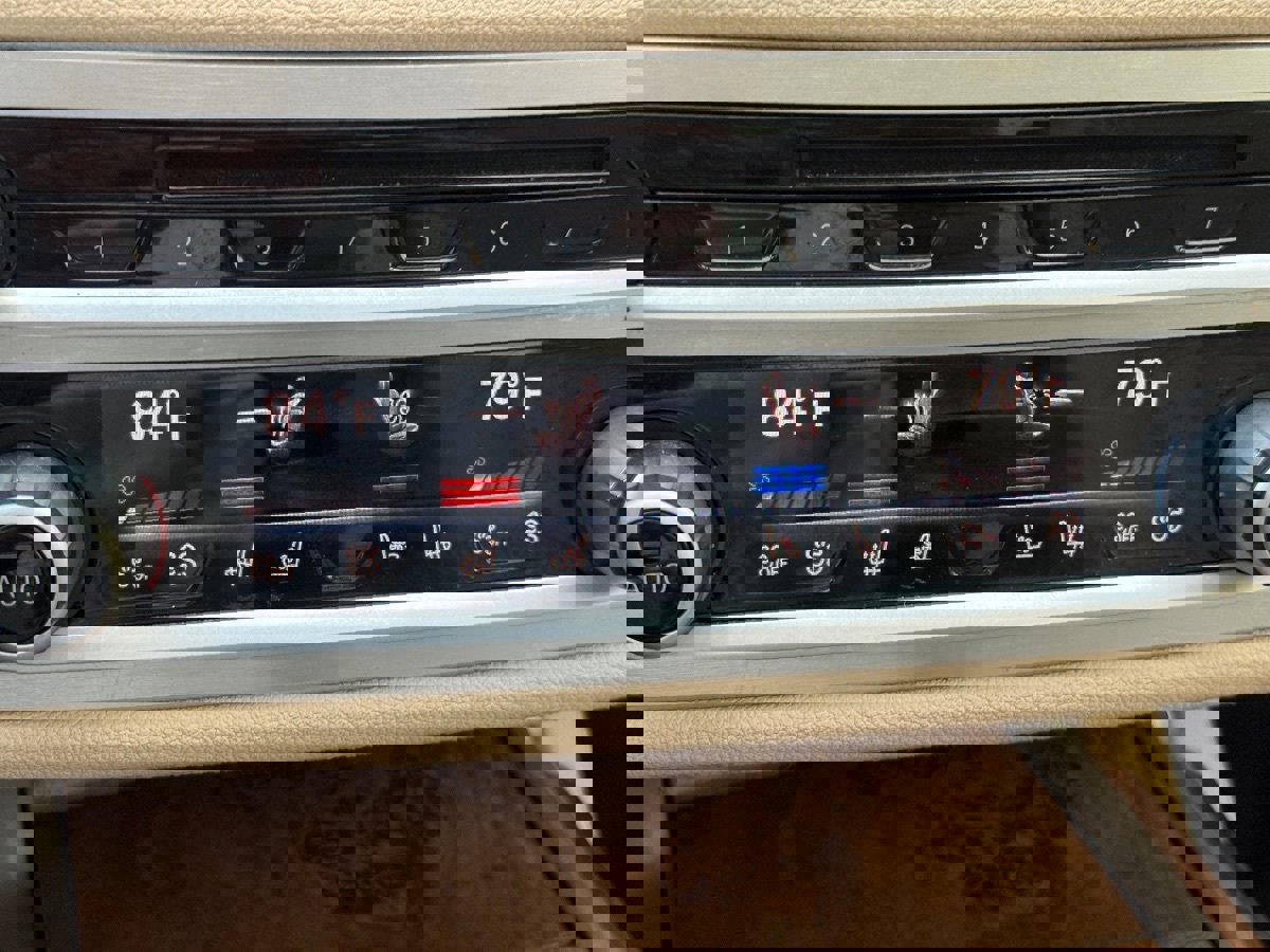 Used 2018 BMW 750i xDrive image 32