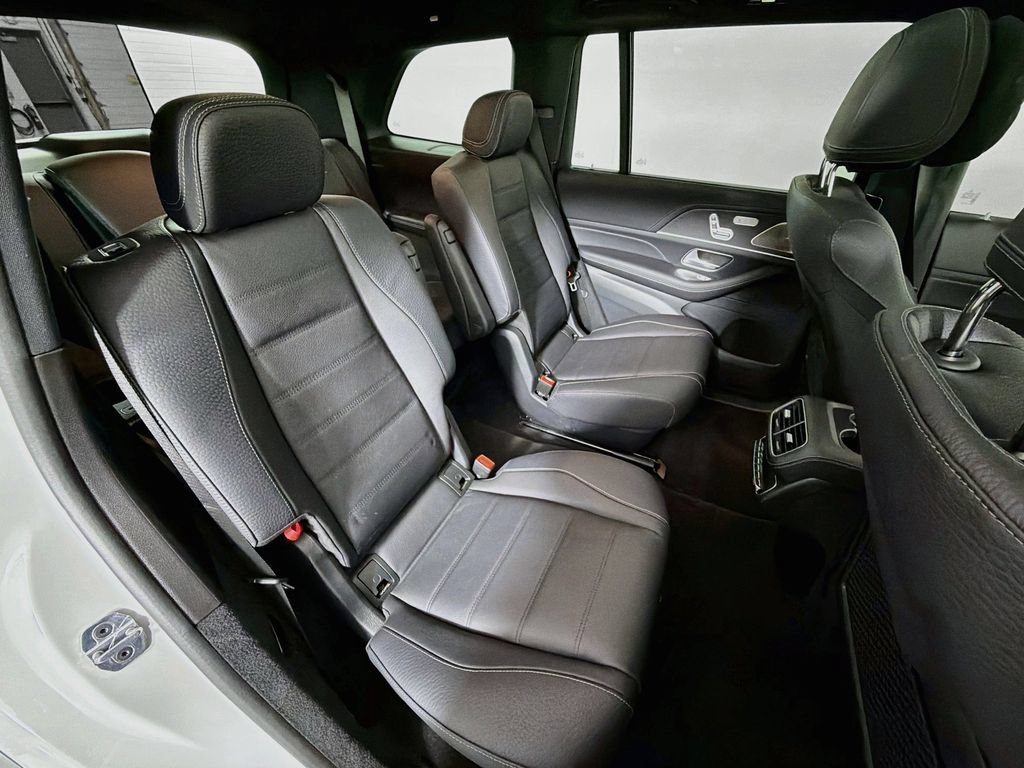 Used 2025 Mercedes-Benz GLS 580 4MATIC image 30