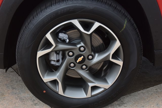 New 2026 Chevrolet Trax LT w/ Sunroof Package image 11