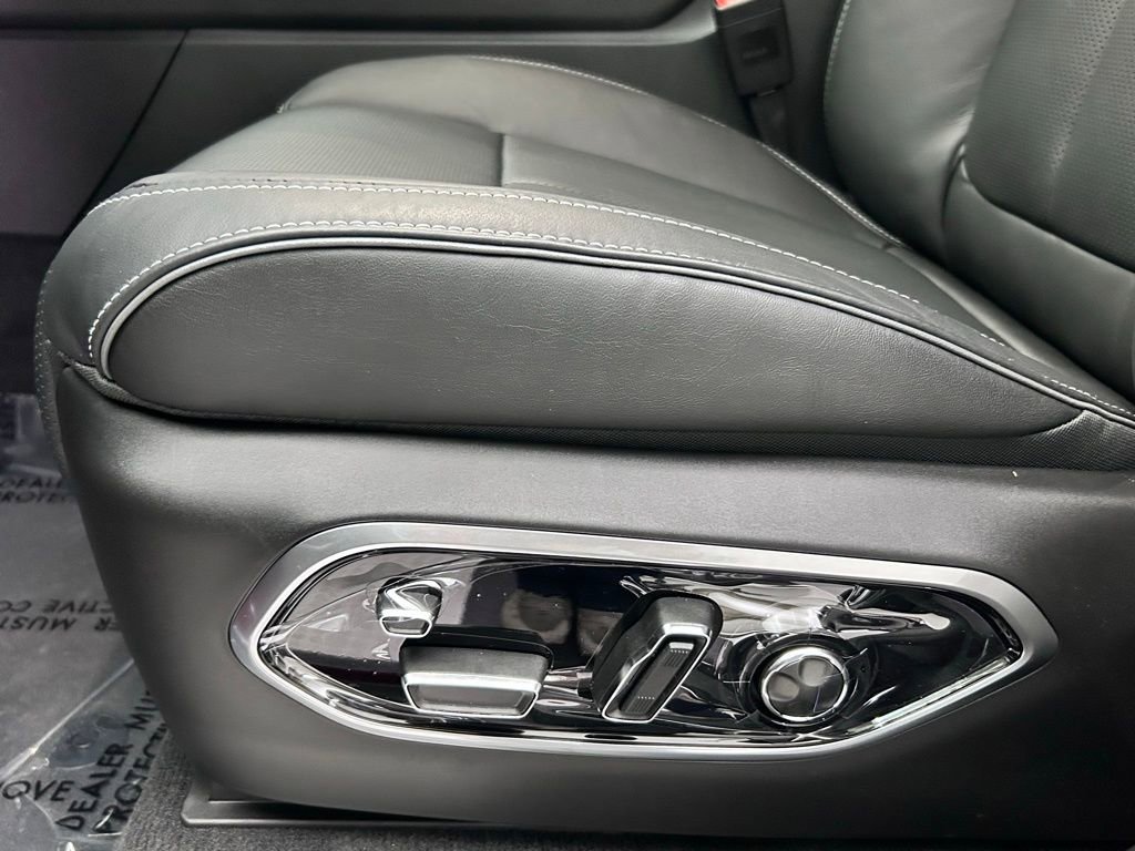 New 2025 Jeep Grand Cherokee Overland w/ Adv Protech Group III image 17