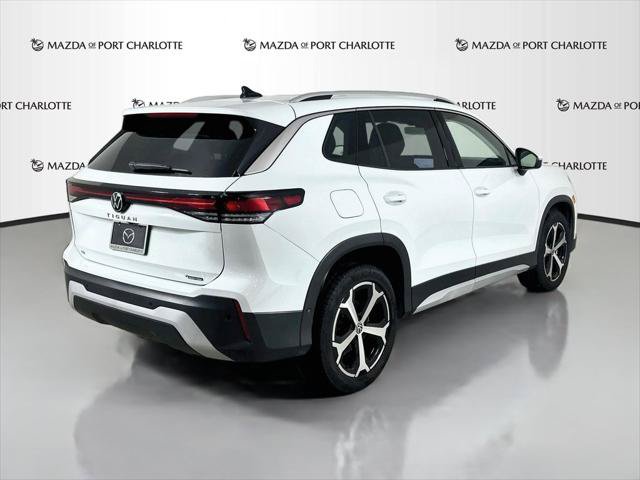 Used 2025 Volkswagen Tiguan SE AWD/4WD image 33