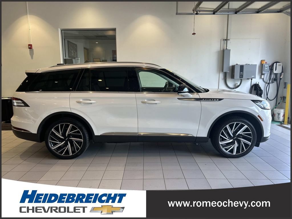 Used 2025 Lincoln Aviator Reserve w/ Equipment Group 201A AWD/4WD image 2